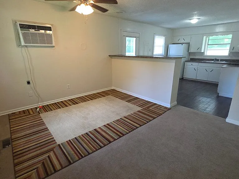 806 McCampbell St — Photo 4