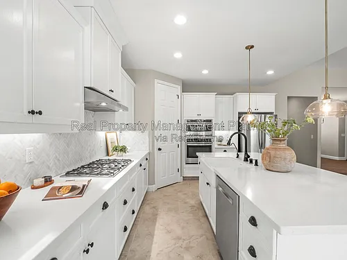 1970 N Langley Ave Photo 1