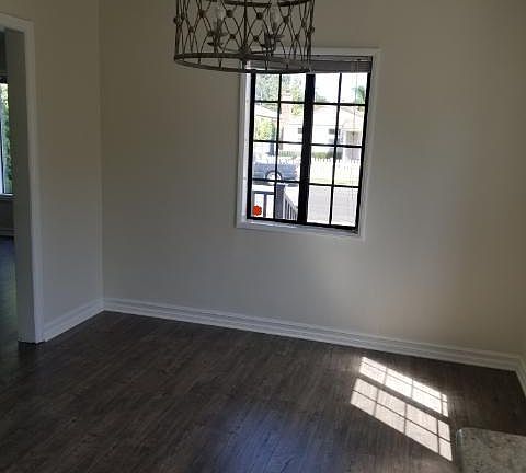 5th image of 2719 Granville Ave