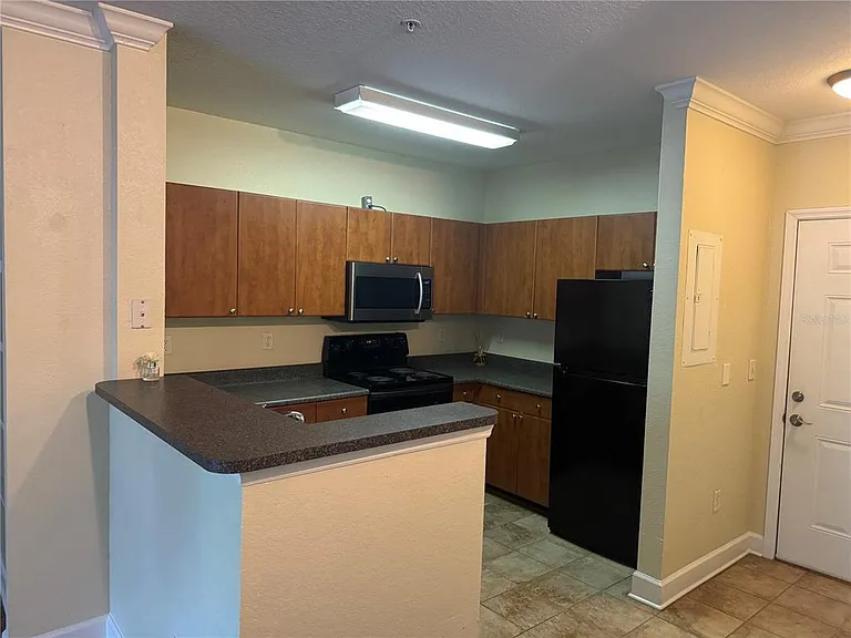 206 E South St #2018 — Photo 3