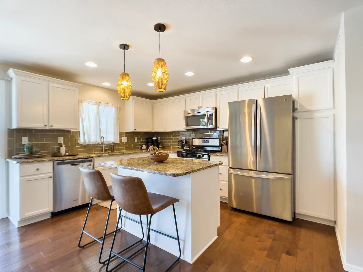 4 bed, $3,495 — Photo 3