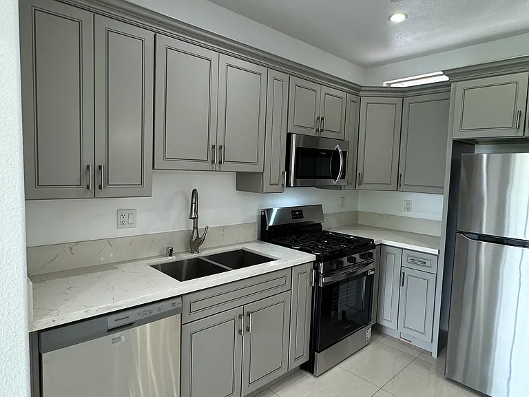 12222 Moorpark St #206 — Photo 13