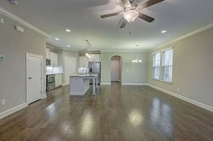 3 bed, 2.5 bath, 1897 sqft, $2,695 — Photo 4