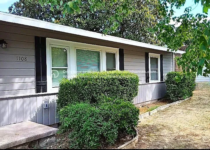 3 bed, 1.0 bath, 1375 sqft, $1,397 — Photo 3