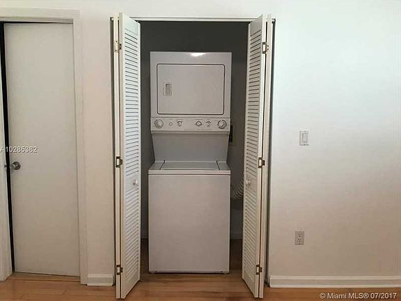 3rd image of 631 Euclid Ave APT 4