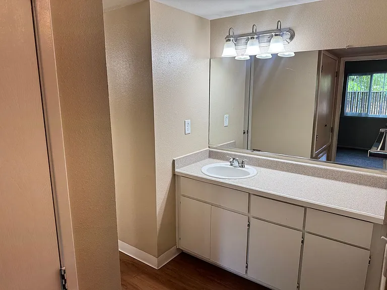 Acacia Apartments — Photo 48