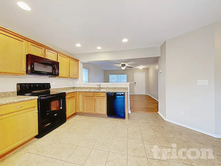 4560 Stone Mountain Dr — Photo 6