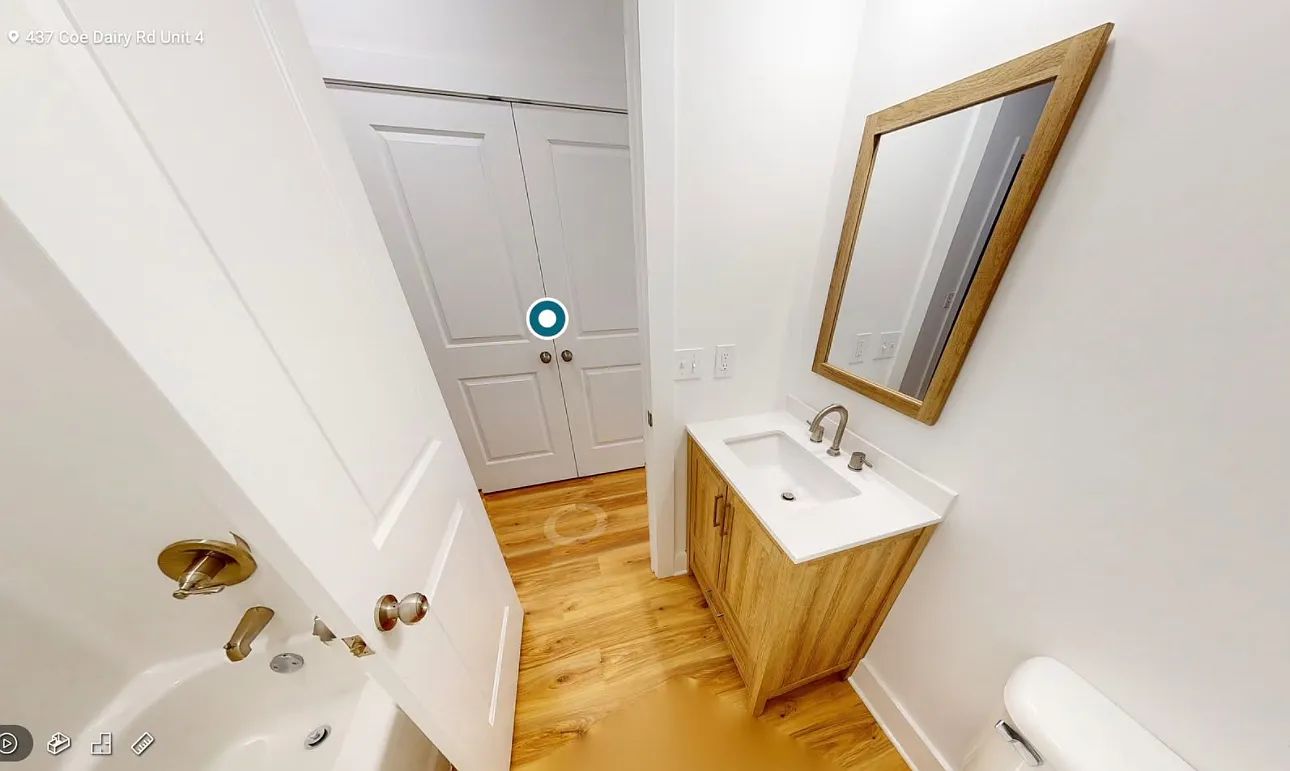 Modern 2 Bed/1 Bath Apartment — Photo 4