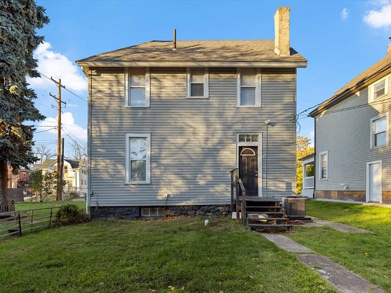 Building Photo - E 17th Ave