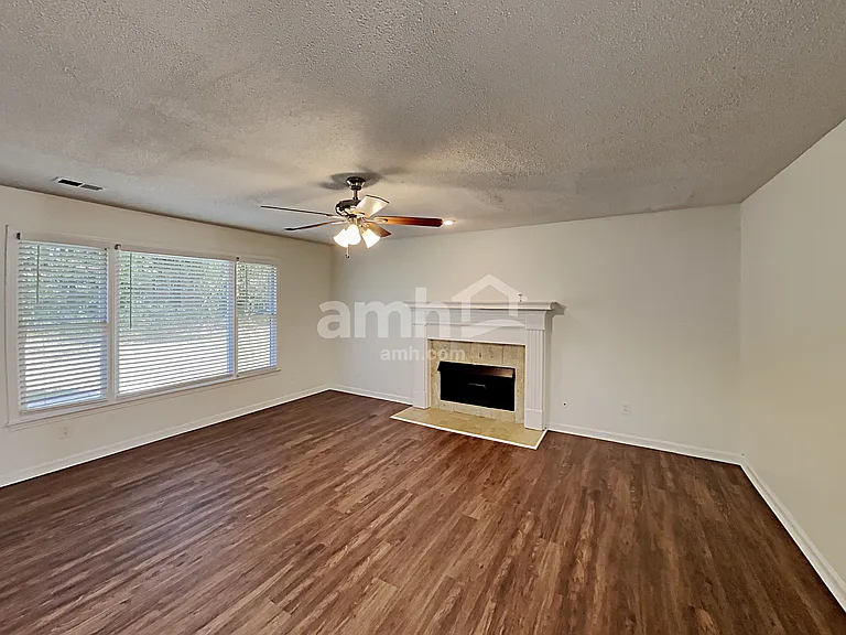 1121 Lauren Way NW — Photo 7