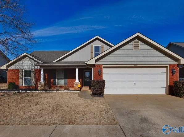 228 Harbor Glen Dr SW, Madison, AL 35756