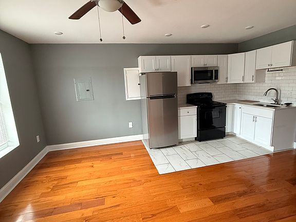 3rd image of 7123 Woodland Ave #2