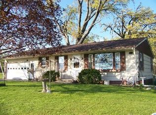 11112 Vanderkarr Rd, Hebron, IL 60034