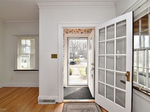 3rd image of 2498 Queenston Rd