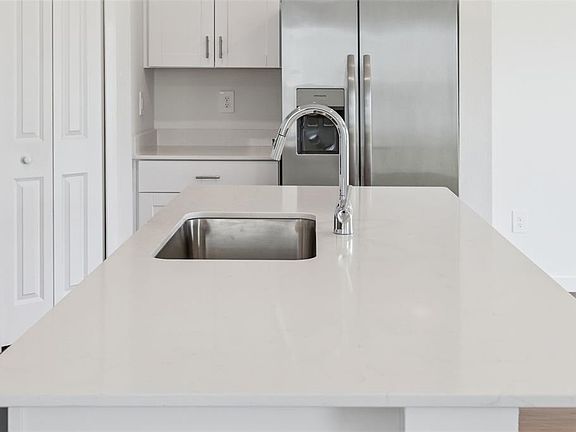 5th image of 4444 SW 80th Pl