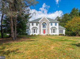 10 Brentwood Ln, Cranbury, NJ 08512