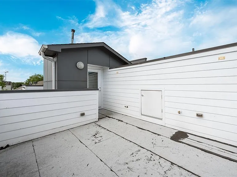 6127 Clyde St #B — Photo 31