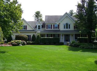 28 Fieldstone Dr, Delmar, NY 12054