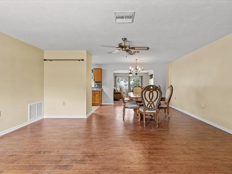 3591 N Honeylocust Dr — Photo 6