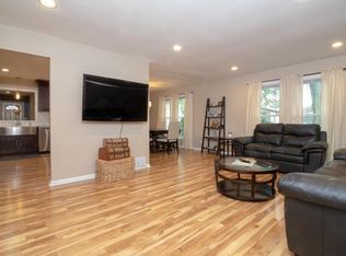 1712 W Magnolia Ln, Mount Prospect, IL 60056
