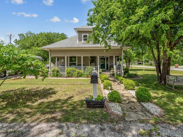 215 Harmonson Ave, Justin, TX 76247