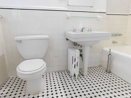 Rented by Meraki Realty LLC | media 27