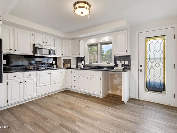 4th image of 5679 Knightsbridge Dr