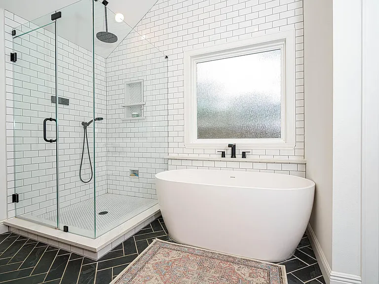 715 Thistlewood Dr — Photo 18