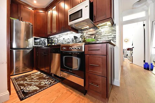 Rented by Buchbinder & Warren | media 11