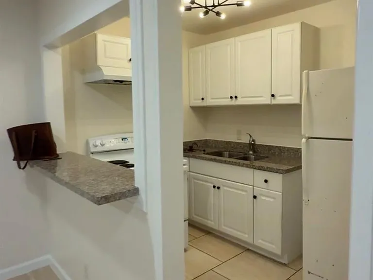 3807 Brock St — Photo 2
