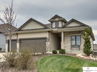 19616 G Cir, Omaha, NE 68135