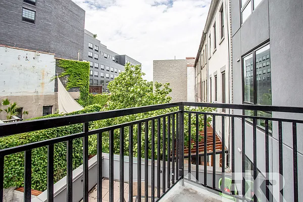 Rented by EXR | media 15