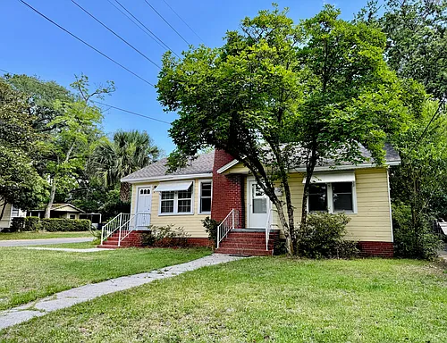 3102 College St Photo 1