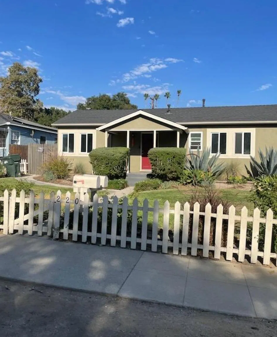 220 S Heliotrope Avenue — Photo 2