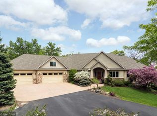 23305 Woodland Ridge Dr, Lakeville, MN 55044