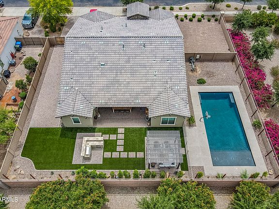 3rd image of 3004 E VALENCIA Drive