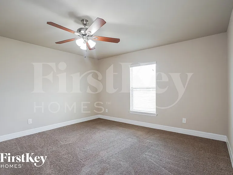 625 SW 13th Ter — Photo 8