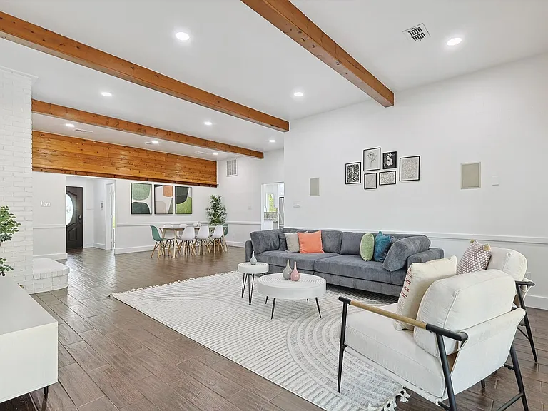 3322 Darby Ln — Photo 19