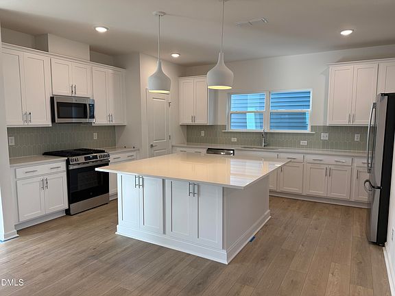 2nd image of 2836 Quarry Rd #175