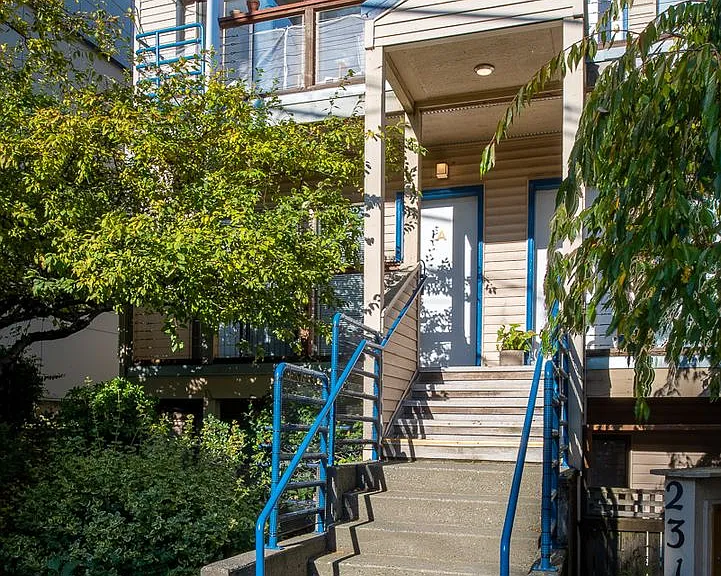 Great location in the vibrant Capitol Hill neighborhood! — Photo 2
