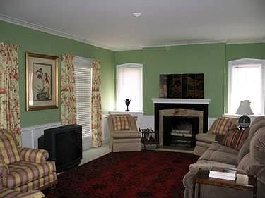 1st image of 1221 E Kensington Blvd
