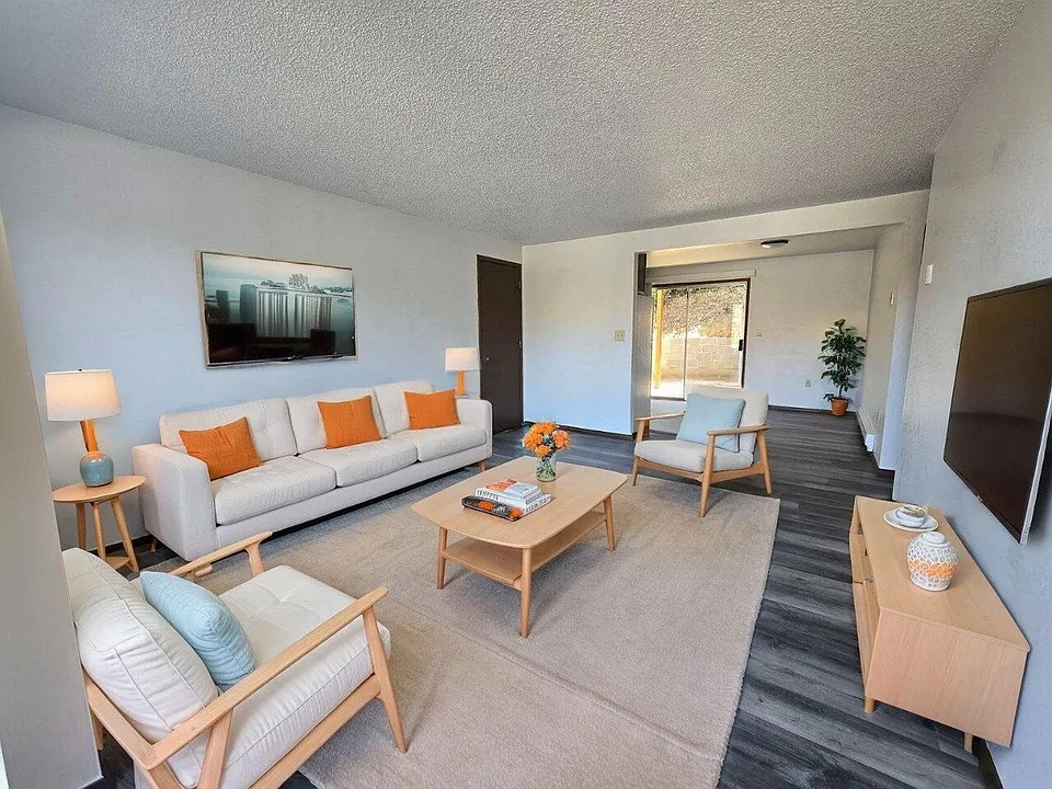 1011 SE Cobb St #5