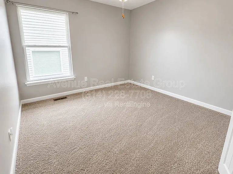 555 Fortress Ct — Photo 14