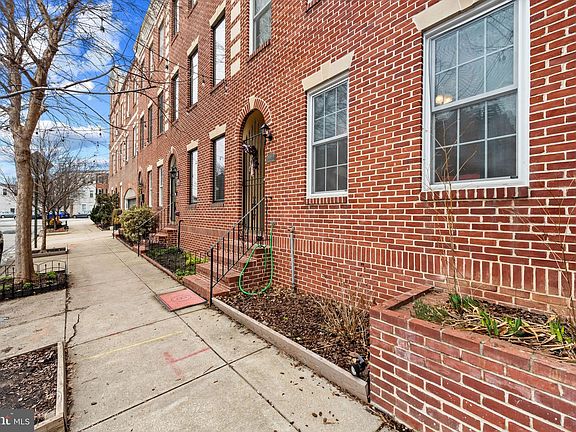 2nd image of 2212 Essex St