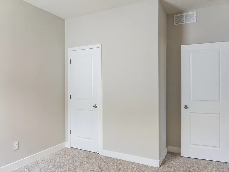 717 Winterberry Ln — Photo 29
