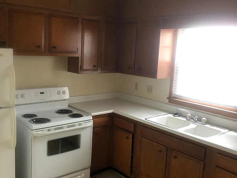 1720 Boswell Ave — Photo 2