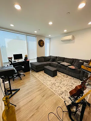 Rented by Voro New York | media 29