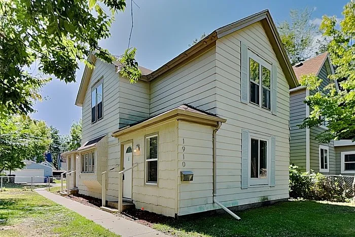 3 bed, 2.0 bath, 1440 sqft, $2,145 — Photo 1