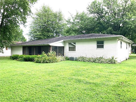 3rd image of 307 Orchard Dr