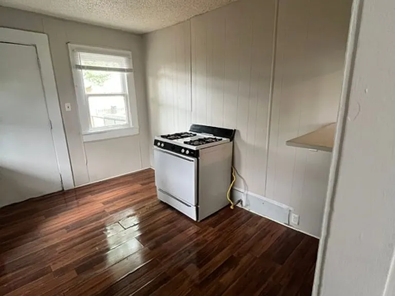 702 N Buchanan St — Photo 6